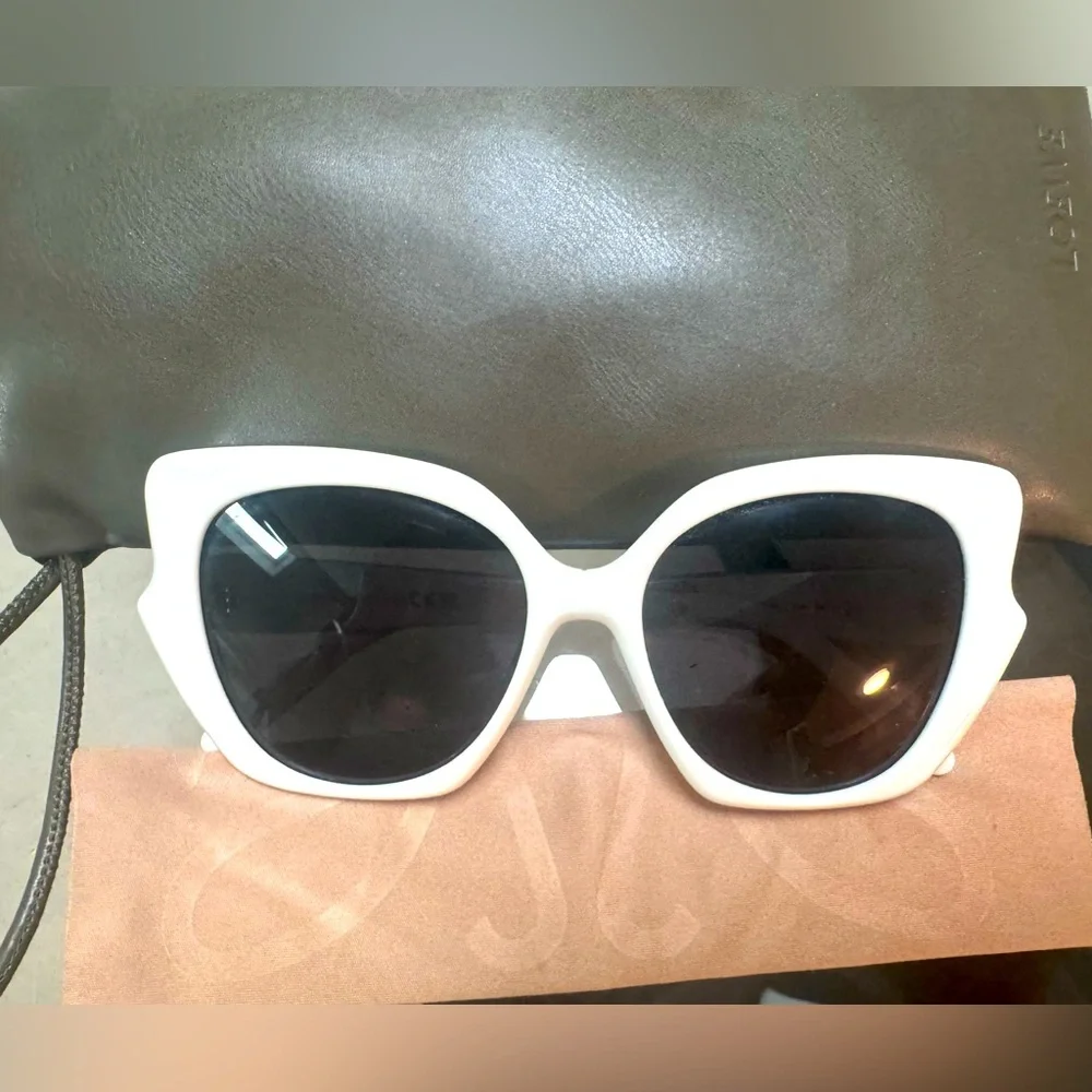 LOEWE Oversized Ivory White Fantasy Slim Sunglasses made in Italy NEW - Picture 1 of 5